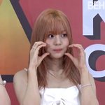 여자친구 <b>엄지</b> 최근 근황..