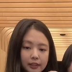 제니 은근 좌우반전  한것 <b>처럼</b> 생겼다