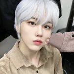 [ㅈㄱㄴ] 얘들아 이런 <b>백발</b>은 탈색 몇번해야함??