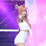 비비지 <b>엄지</b> 앞머리 내린거 더 멋짐
