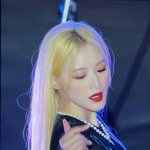 [모두드루와] <b>슈화</b> 금발 레드립 너무 예쁜데?