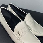 [이것좀봐줘] 엄마 선물로 사드린 생로랑 <b>로퍼</b>.. 너무 화가납니다