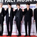 [드루와] 오늘자 레전드 찍은 투바투 <b>TMA</b> 레드카펫 기사사진