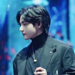 <b>뷔</b> 시상식 폼 봐ㄷㄷ