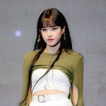 윤 <b>이날</b> 개이쁘다