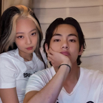 [없음] 뷔 <b>제니</b> 열애설 합성사진 판단