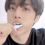 더보이즈 선우 쌍꺼풀 진한데 전혀 느끼하지않고 <b>나른</b>한 분위기인거...