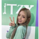 <b>유나</b>는 얼굴이 달라진게 아니라