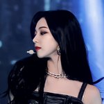 <b>무대</b>에서 찬란히 빛나는 <b>아이돌</b>