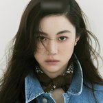 분위기 <b>덕지덕지</b> 발린 얼굴
