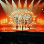 <b>뒷</b><b>북</b>인데 아이들 무대 예쁘다