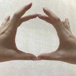 너네 손 이렇게 해서 허벅지 <b>잡힘</b>?