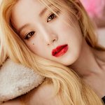 <b>슈화</b> 금발 개잘어울리지 않냐