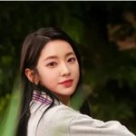 너무 비현실적이게 예쁘긴<b>하다</b>