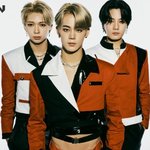 남돌 <b>크롭</b> 자켓 입는 거 어떰?