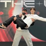 <b>정우</b> 들고있는 사람 ㄴㄱ임?
