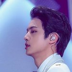 <b>정성</b>들여 조각해 놓은 듯한 얼굴