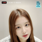 <b>설윤</b> 브이앱 중.. 개귀여움