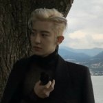 엑소의 <b>찬열</b>은 잘생긴 왕자님이다