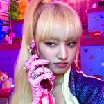 리즈 <b>키치</b>한 거 너무 잘 어울리지 않아?