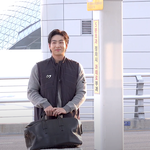 [뉴이스트] 백호, 햇살보다 빛나는 잘생김··· 골프예능 촬영 차...