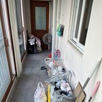 아내가 생활비 외에 월급을 안주면 이혼하자고 합니다