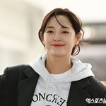 김세정 오늘자 공항 <b>출국</b> 사진