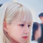 탈색에 피어싱을 해도 <b>수수</b>한 아이돌
