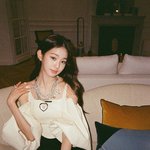 필<b>카</b> 느낌나는 파리에서 장원영 <b>사진</b>