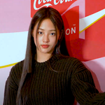 [걸그룹] 뉴진스 민지, <b>시크</b>한 눈빛+러블리 하트 러블리