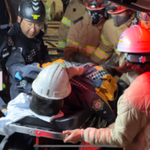 [속보] 광산 <b>매몰</b>사고 노동자 2명 기적의 ‘생환’…지하수 마시며...