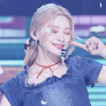 스테이씨 <b>뷰몬</b>은 가을에 어울리네