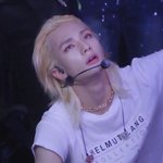 <b>현진</b>은 퍼스너컬러가 금발인가