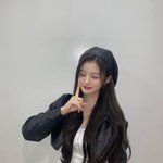 <b>설윤</b> 얼굴 크기가 손만함