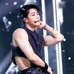 남돌의 미친 <b>크롭</b>티 소화력