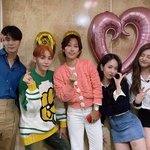 과몰입러 사이에 머글이 껴 있을 때.jpg