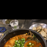 [댓글부탁해] <b>짬뽕</b>에 청양고추 이만큼 넣어서 먹는 여자 어떰 안매워서...