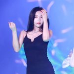섹시의 <b>완성</b>은 눈빛