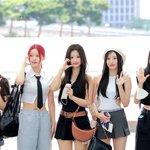 신발 보기 전까지 키 <b>크다</b> 생각했는데