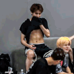 [NCT드림] 유사플 달리는 <b>와중</b>에 던지는 이마크 복근짤