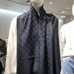 [꼭조언부탁] <b>구찌</b> 스카프 고등학생이 쓰면 어때? ㅠㅠ