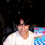 실시간 <b>팬</b>들이랑 게임하는 방탄 <b>뷔</b>