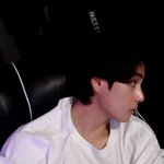 <b>뷔</b> 얼굴 뭐임