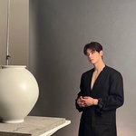 그냥 살아숨쉬는 조각상 아니세요?