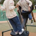 요즘은 아예 바이킹 그네가 따로 있구나. . .