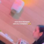 지수 <b>LA</b>에서 밥먹는거 목격됨