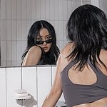 <b>무대</b>에서 표정 연기 난리나는 <b>아이돌</b>