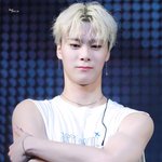아스트로의 <b>비공식</b>적 헬스트레이너