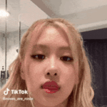 [모두드루와] 로제 요즘 혼자서 <b>틱톡</b> 자주 찍는 거 ㅋㅋ