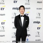 [댓글부탁해] <b>에미상</b> 참석한 송중기 비 임시완